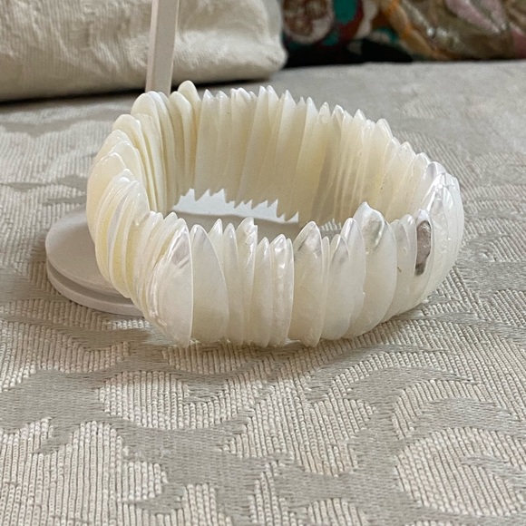 Barse Pearl Bracelet - Picture 8 of 9